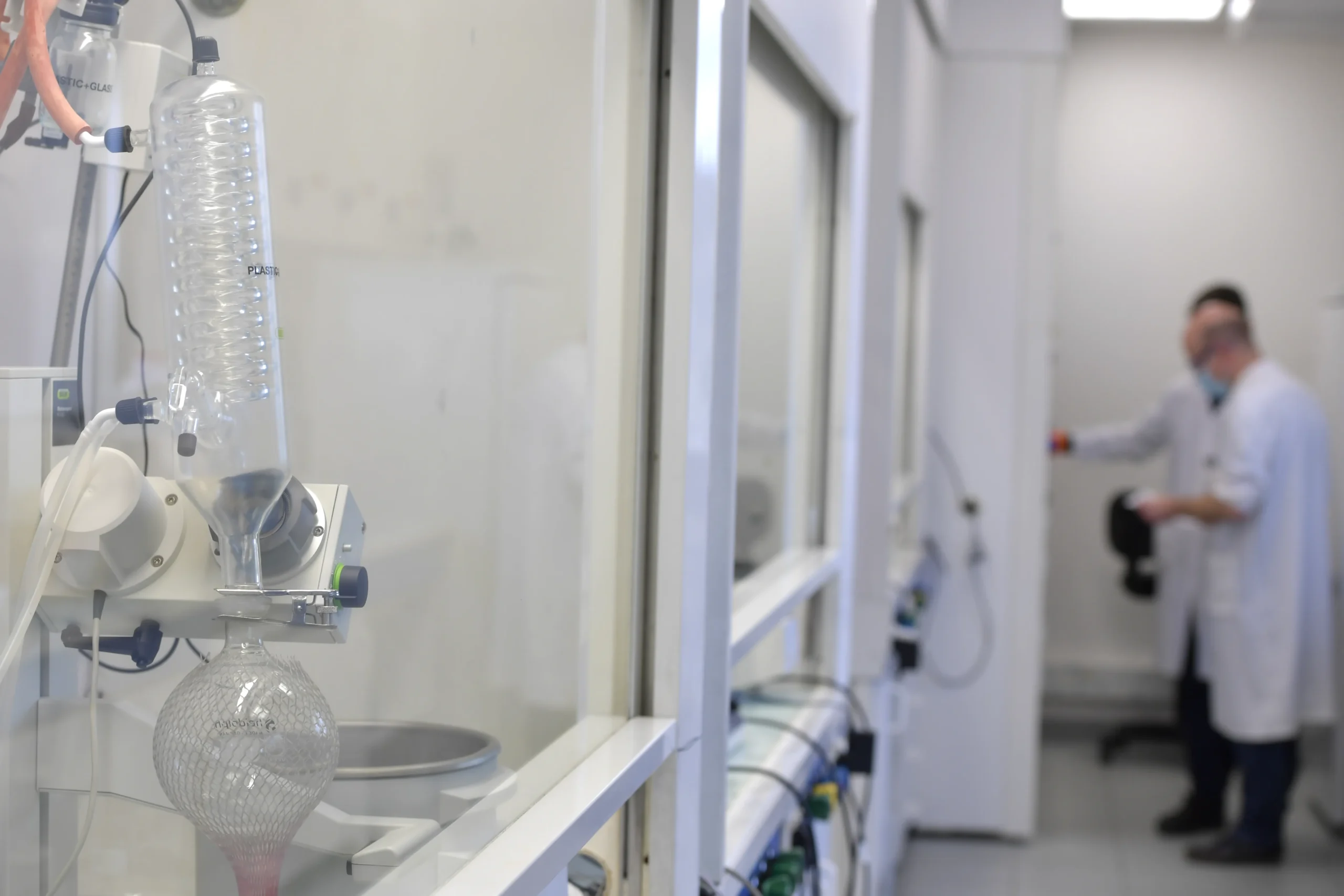 Fume hoods and rotary evaporator in the Oxeltis laboratory